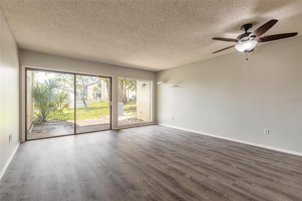 For Sale: $179,900 (2 beds, 2 baths, 1244 Square Feet)