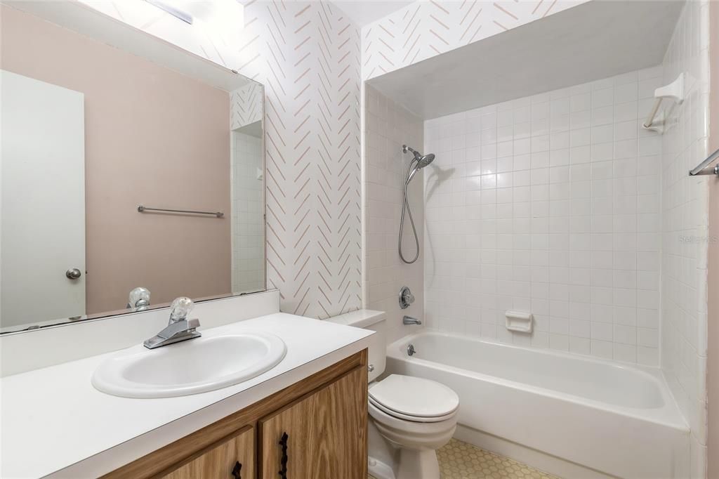 For Sale: $179,900 (2 beds, 2 baths, 1244 Square Feet)
