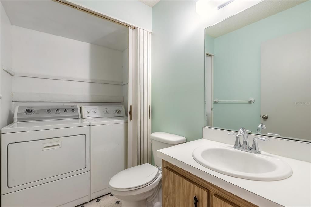 For Sale: $179,900 (2 beds, 2 baths, 1244 Square Feet)