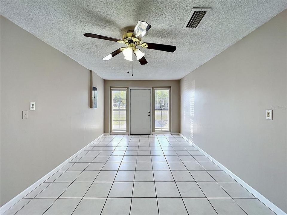Activo con contrato: $309,900 (4 camas, 2 baños, 1848 Pies cuadrados)