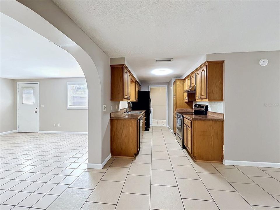 Activo con contrato: $309,900 (4 camas, 2 baños, 1848 Pies cuadrados)