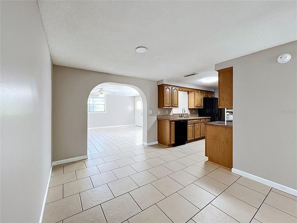 Activo con contrato: $309,900 (4 camas, 2 baños, 1848 Pies cuadrados)