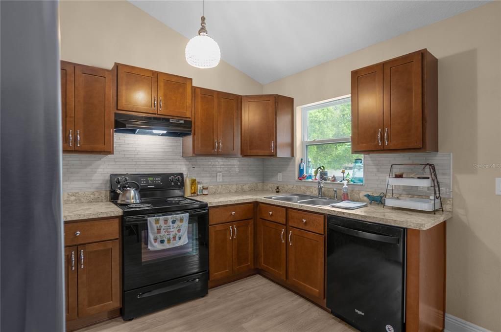 En Venta: $259,900 (3 camas, 2 baños, 1212 Pies cuadrados)