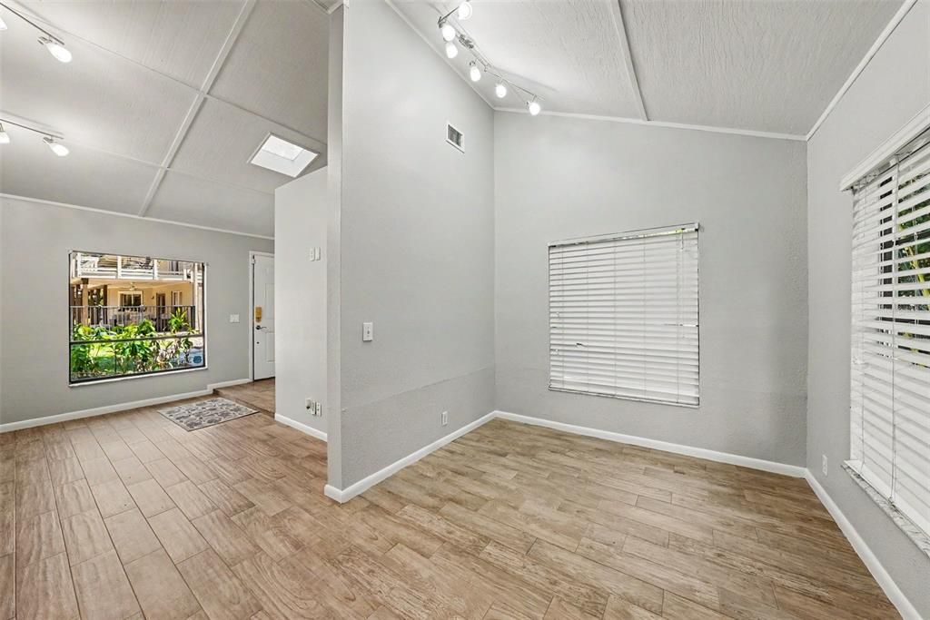 Activo con contrato: $1,150,000 (5 camas, 4 baños, 5217 Pies cuadrados)