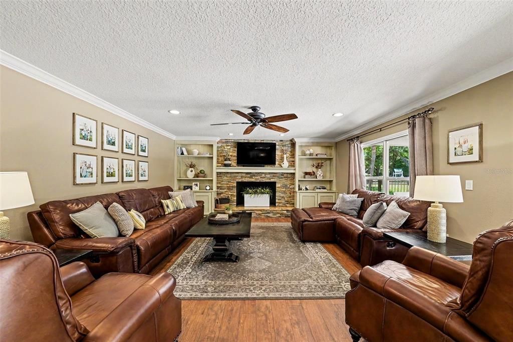 Activo con contrato: $1,150,000 (5 camas, 4 baños, 5217 Pies cuadrados)