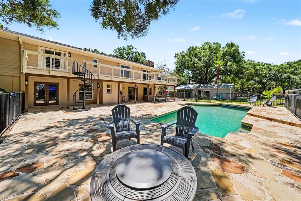 Activo con contrato: $1,150,000 (5 camas, 4 baños, 5217 Pies cuadrados)