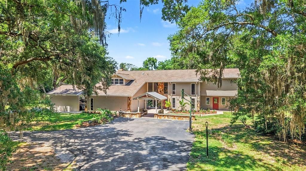 Activo con contrato: $1,150,000 (5 camas, 4 baños, 5217 Pies cuadrados)