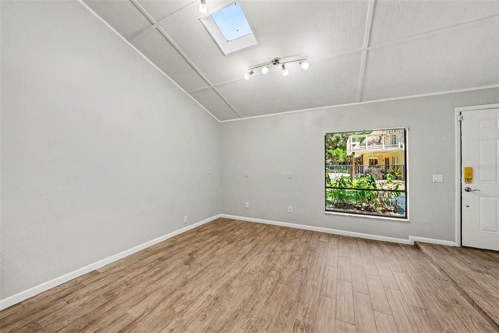 Activo con contrato: $1,150,000 (5 camas, 4 baños, 5217 Pies cuadrados)