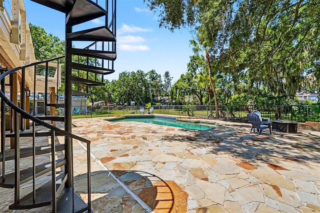 Activo con contrato: $1,150,000 (5 camas, 4 baños, 5217 Pies cuadrados)