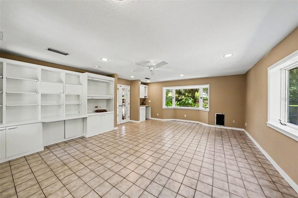 Activo con contrato: $1,150,000 (5 camas, 4 baños, 5217 Pies cuadrados)