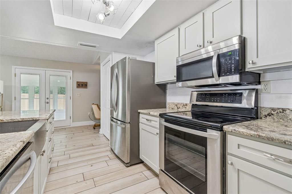 Под контрактом: $399,000 (2 спален, 2 ванн, 1178 Квадратных фут)