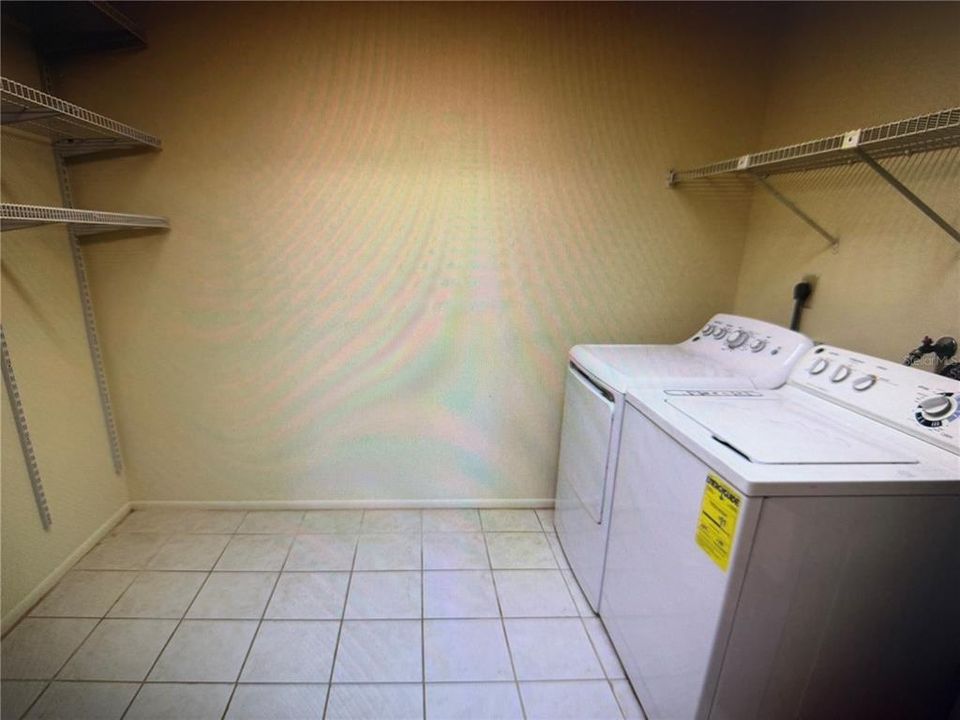 For Rent: $1,800 (2 beds, 2 baths, 1044 Square Feet)