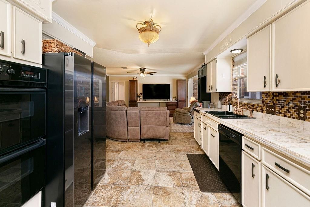 En Venta: $449,900 (5 camas, 2 baños, 2021 Pies cuadrados)