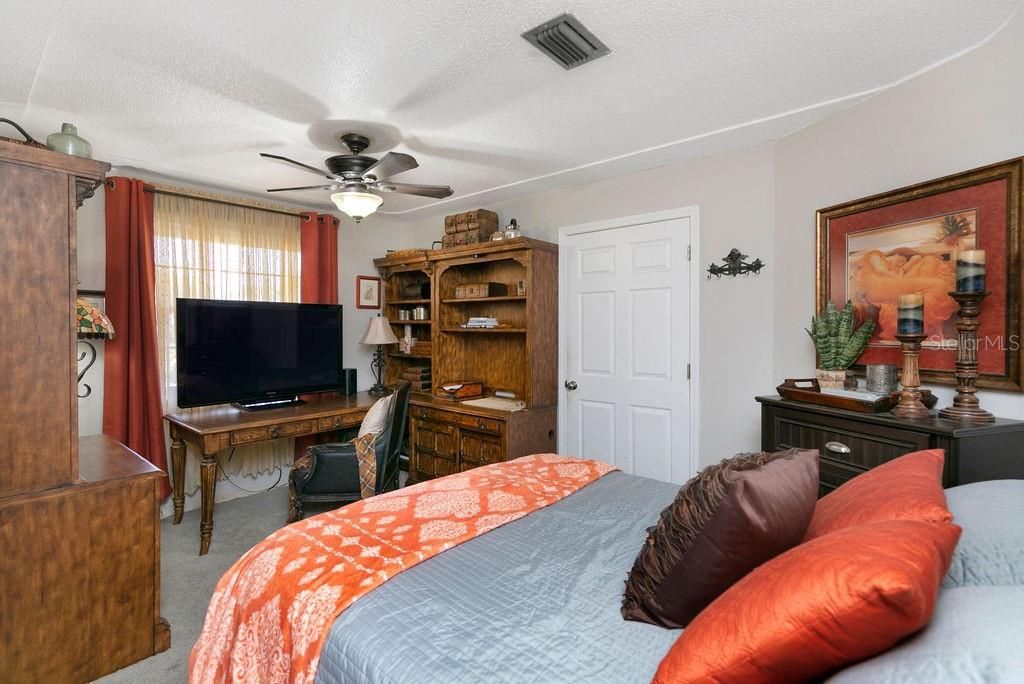 En Venta: $449,900 (5 camas, 2 baños, 2021 Pies cuadrados)