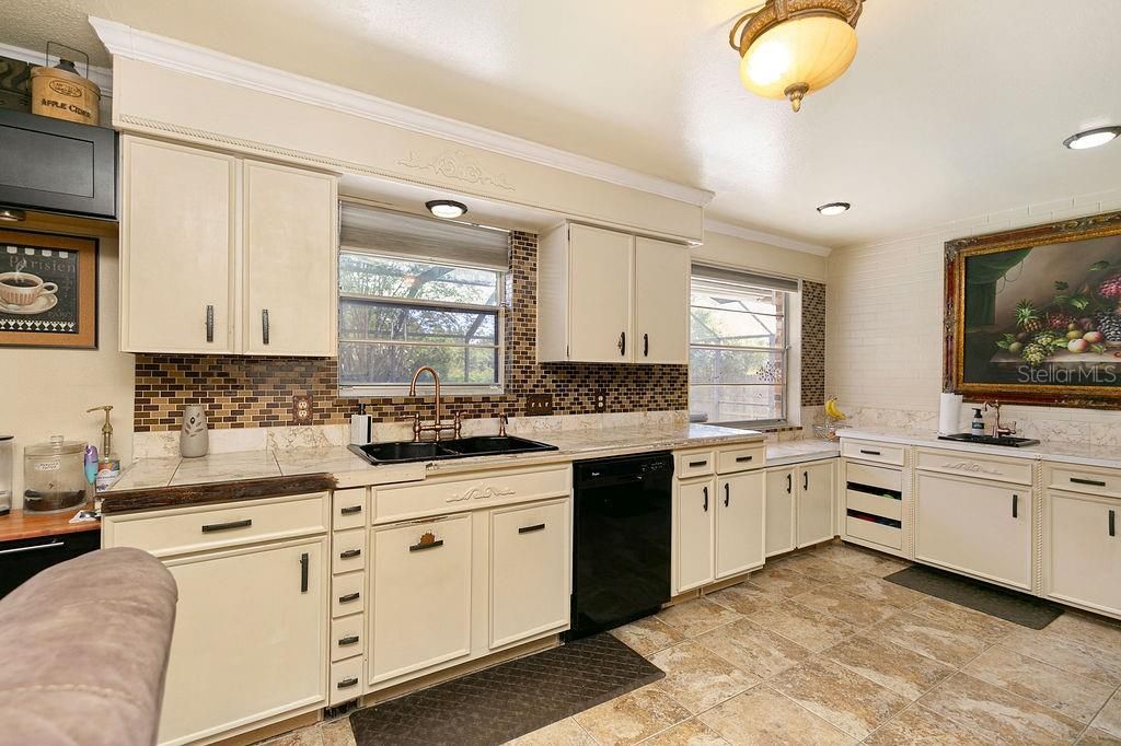 En Venta: $449,900 (5 camas, 2 baños, 2021 Pies cuadrados)