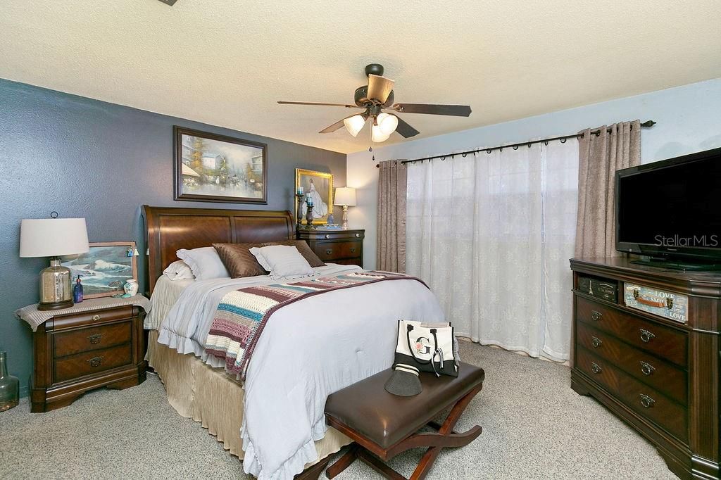 En Venta: $449,900 (5 camas, 2 baños, 2021 Pies cuadrados)