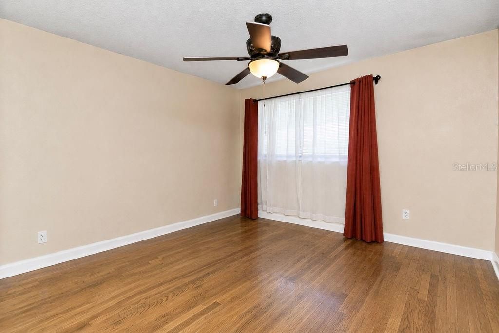 En Venta: $449,900 (5 camas, 2 baños, 2021 Pies cuadrados)