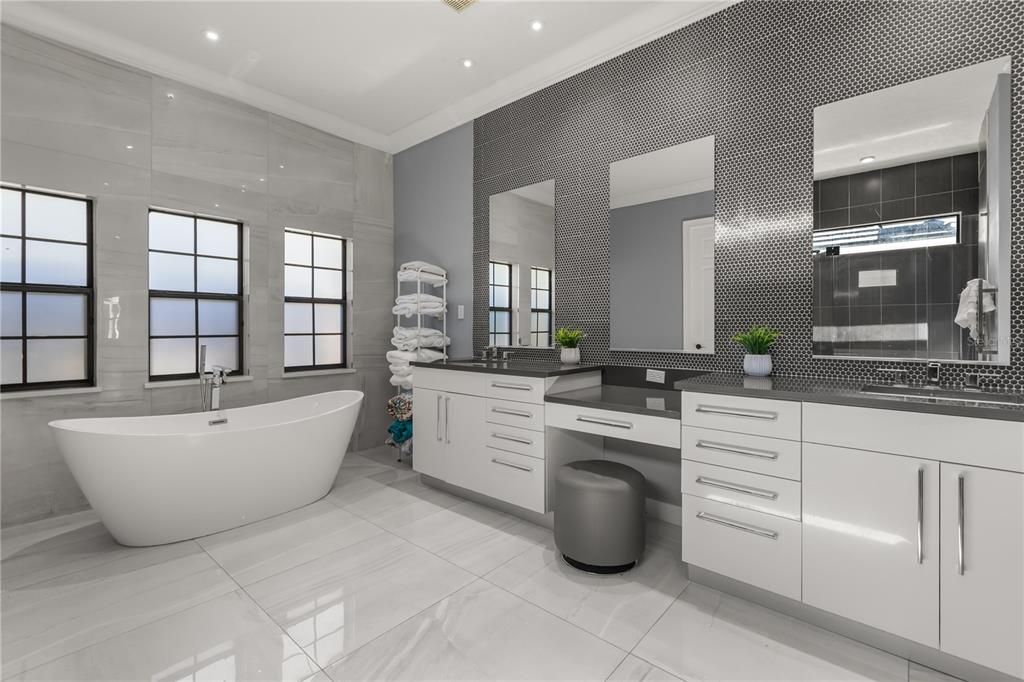 For Sale: $1,499,999 (5 beds, 4 baths, 3868 Square Feet)