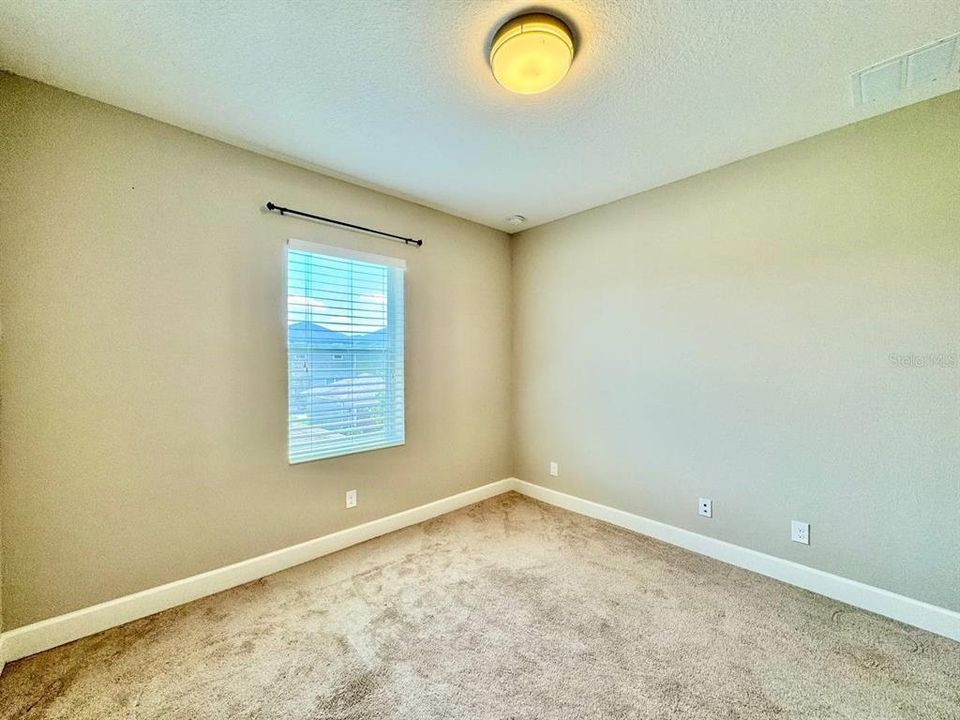 Activo con contrato: $440,000 (3 camas, 2 baños, 2296 Pies cuadrados)