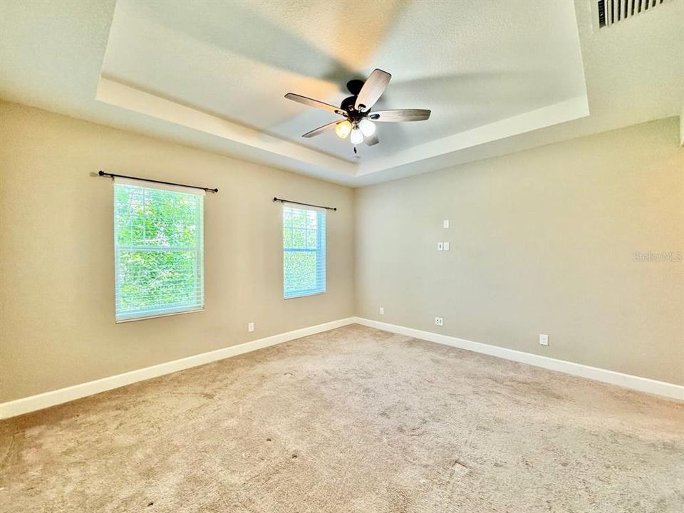 Activo con contrato: $440,000 (3 camas, 2 baños, 2296 Pies cuadrados)