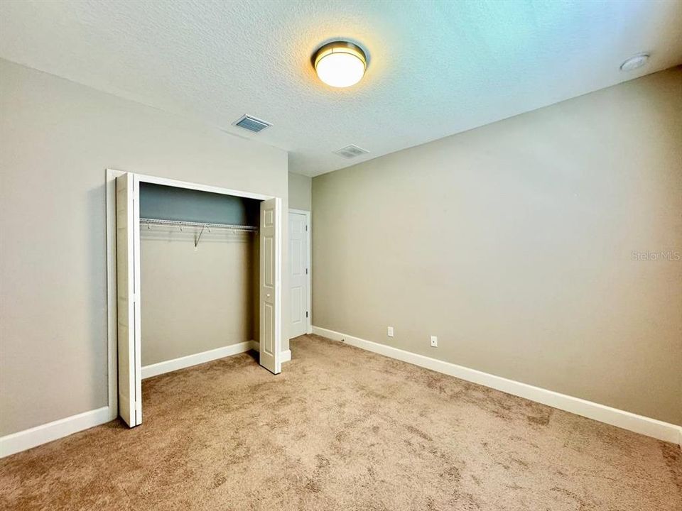 Activo con contrato: $440,000 (3 camas, 2 baños, 2296 Pies cuadrados)