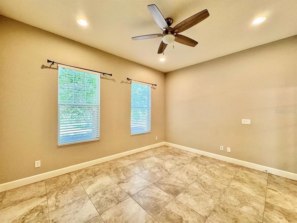 Activo con contrato: $440,000 (3 camas, 2 baños, 2296 Pies cuadrados)