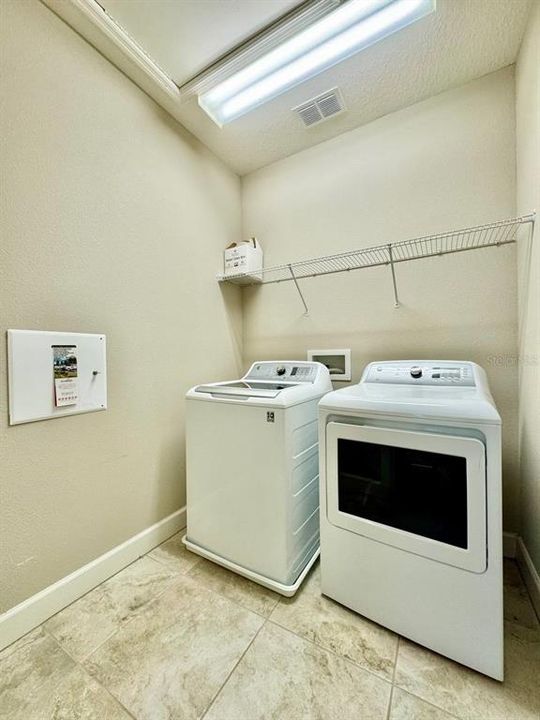 Activo con contrato: $440,000 (3 camas, 2 baños, 2296 Pies cuadrados)