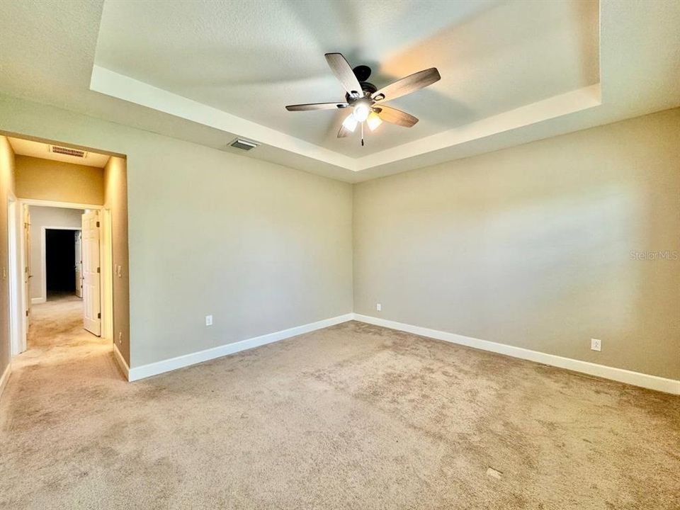 Activo con contrato: $440,000 (3 camas, 2 baños, 2296 Pies cuadrados)