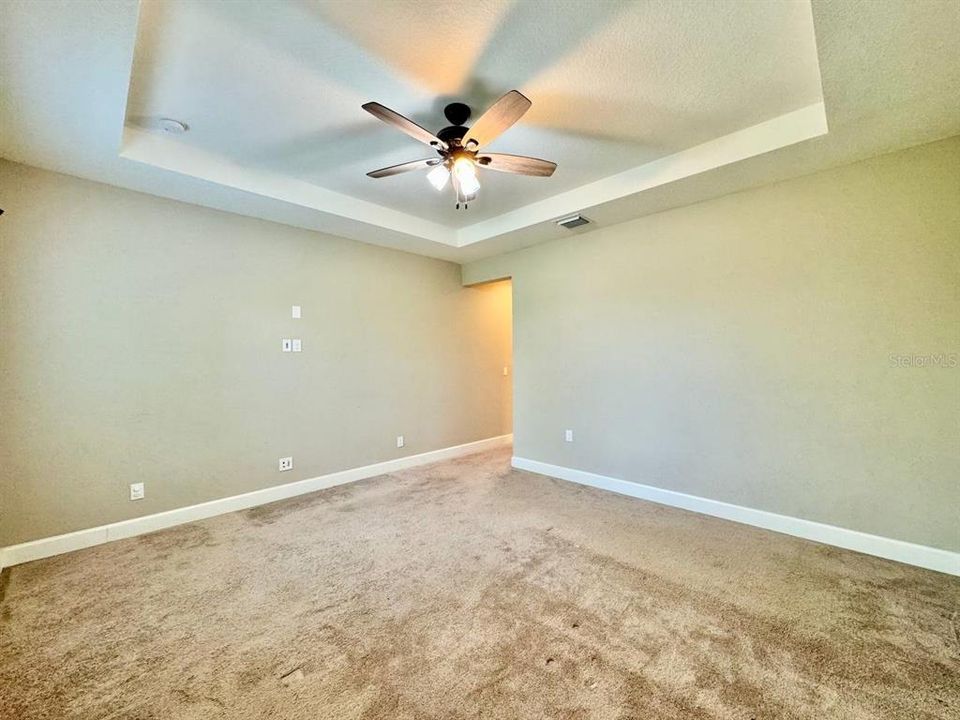 Activo con contrato: $440,000 (3 camas, 2 baños, 2296 Pies cuadrados)