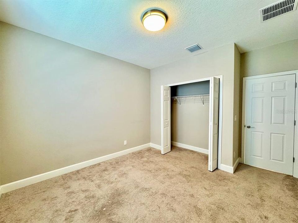 Activo con contrato: $440,000 (3 camas, 2 baños, 2296 Pies cuadrados)