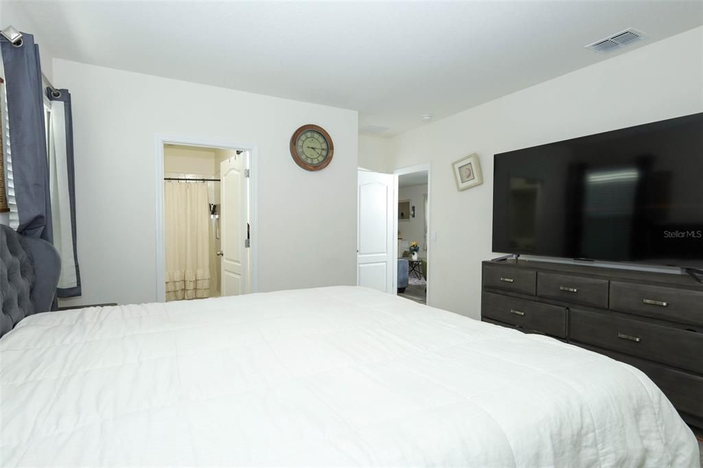 For Sale: $364,000 (4 beds, 2 baths, 1740 Square Feet)