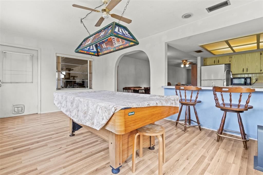 For Sale: $290,000 (2 beds, 2 baths, 1429 Square Feet)