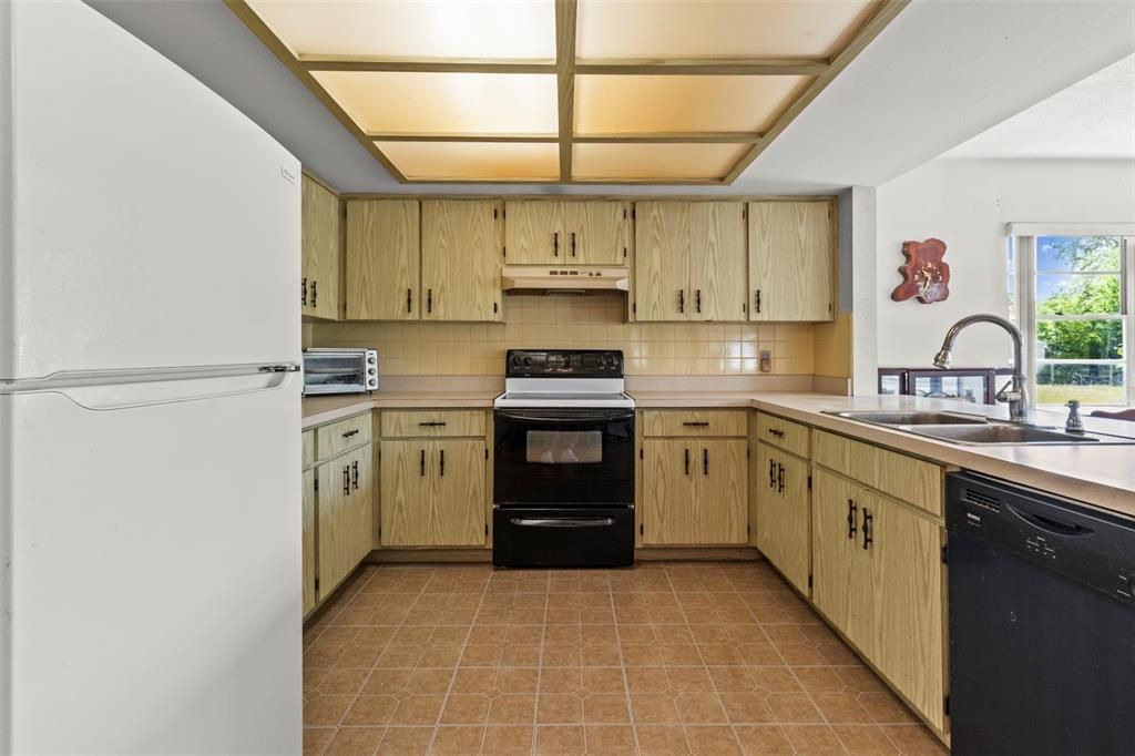 For Sale: $290,000 (2 beds, 2 baths, 1429 Square Feet)