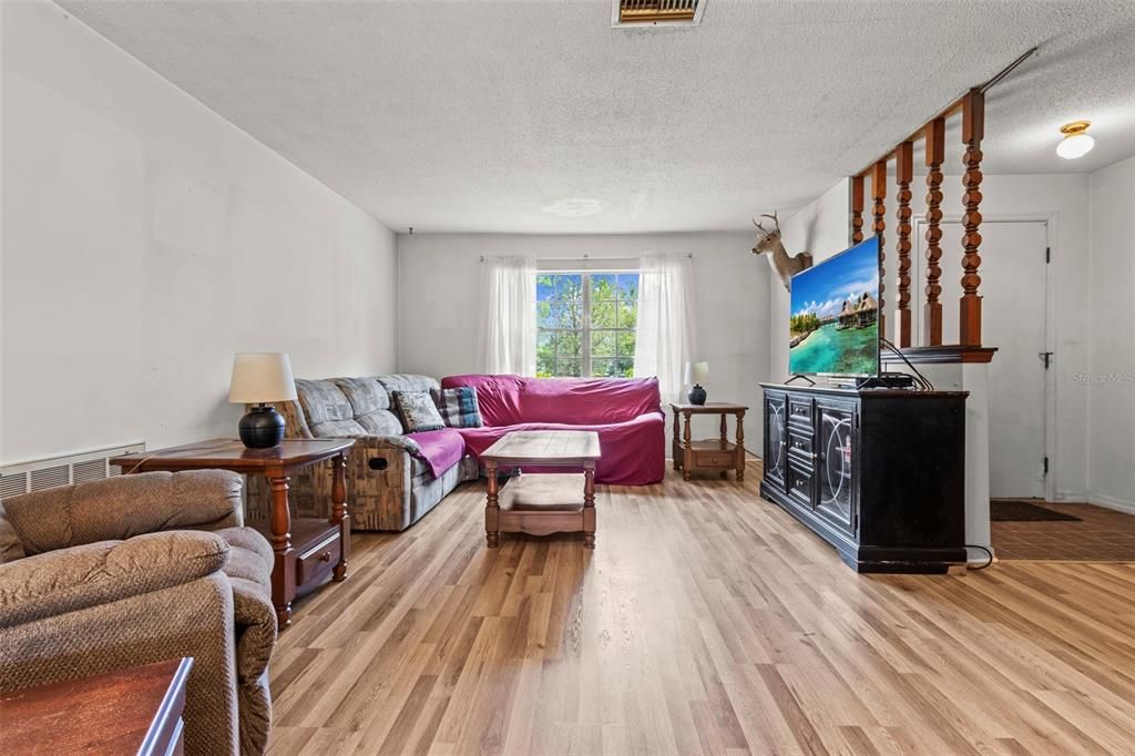 For Sale: $290,000 (2 beds, 2 baths, 1429 Square Feet)