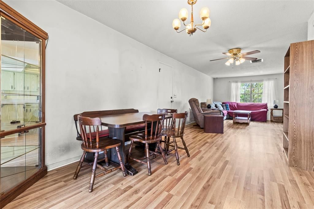For Sale: $290,000 (2 beds, 2 baths, 1429 Square Feet)