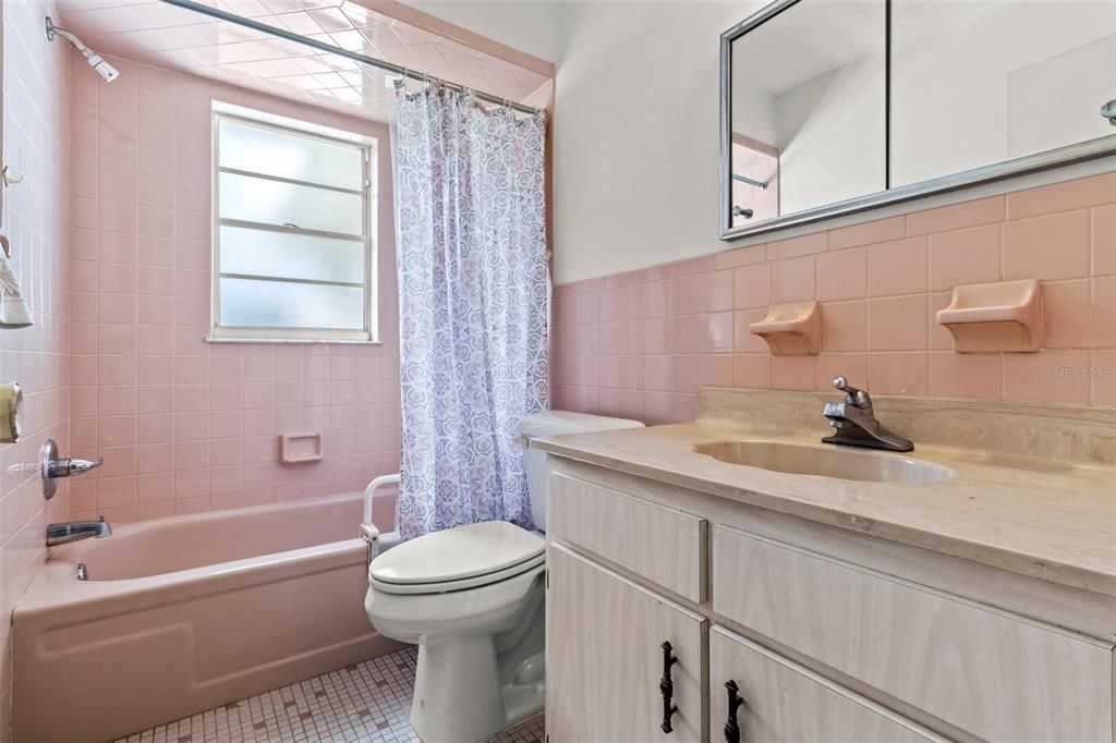 For Sale: $290,000 (2 beds, 2 baths, 1429 Square Feet)