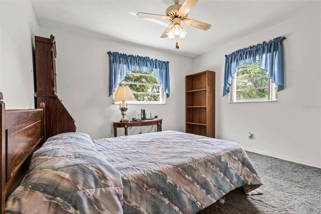 For Sale: $290,000 (2 beds, 2 baths, 1429 Square Feet)