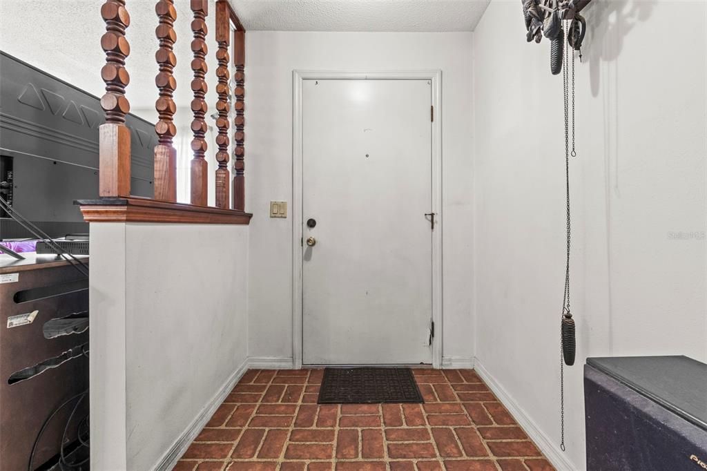 For Sale: $290,000 (2 beds, 2 baths, 1429 Square Feet)