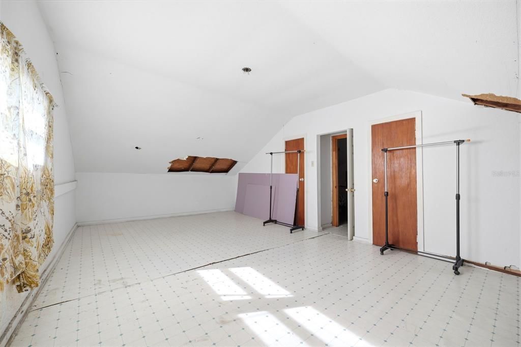 For Sale: $1,295,000 (2 beds, 2 baths, 2772 Square Feet)