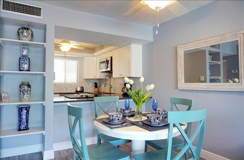 For Sale: $360,000 (1 beds, 1 baths, 691 Square Feet)