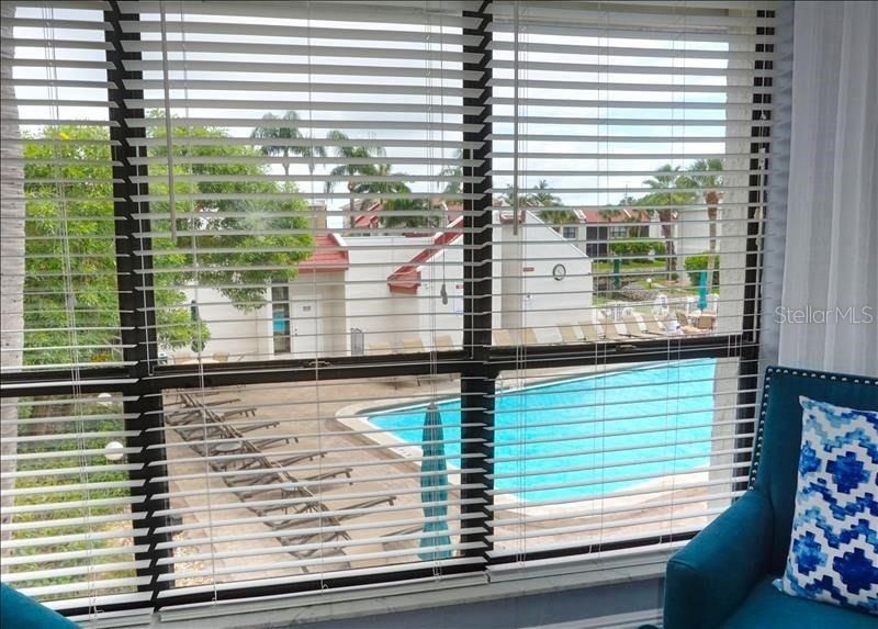 For Sale: $360,000 (1 beds, 1 baths, 691 Square Feet)