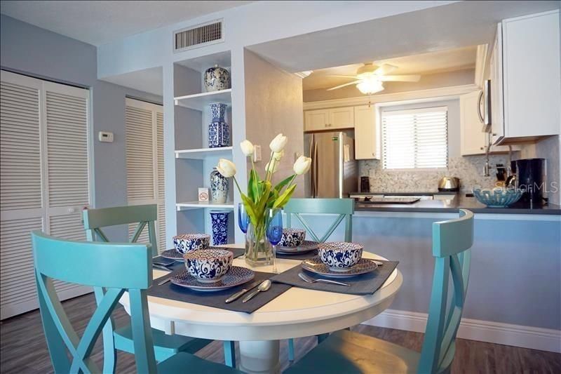 For Sale: $360,000 (1 beds, 1 baths, 691 Square Feet)