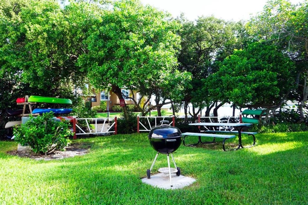 For Sale: $360,000 (1 beds, 1 baths, 691 Square Feet)