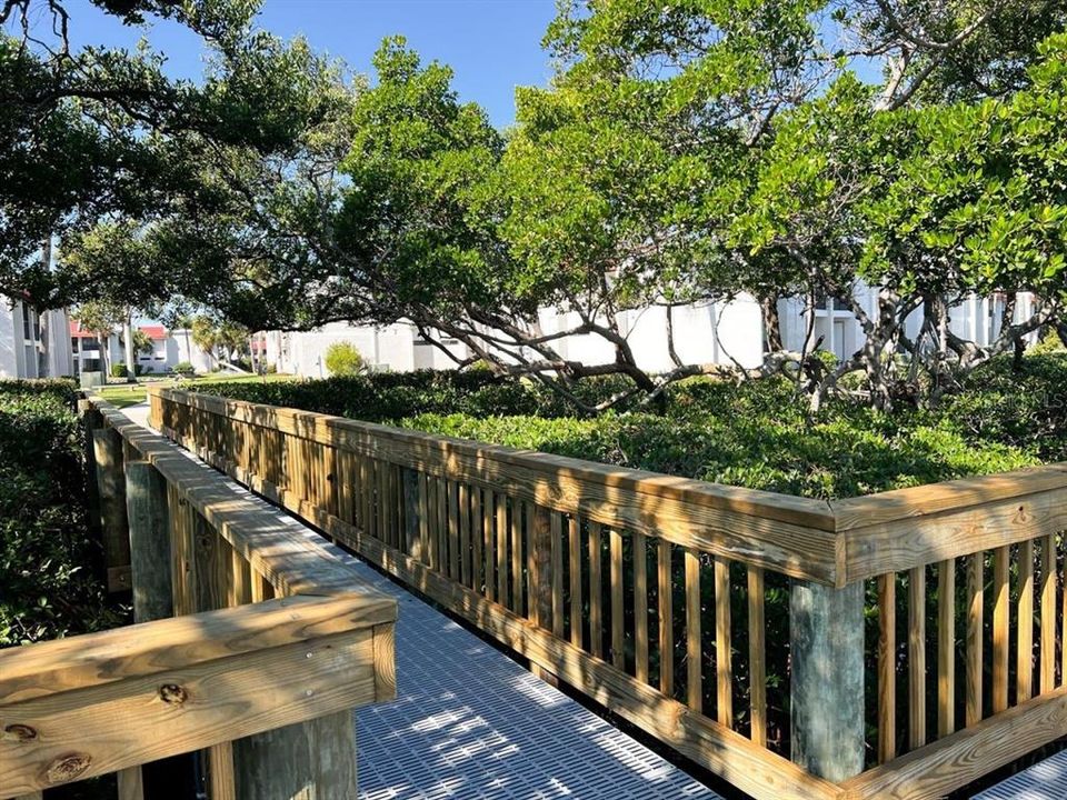 For Sale: $360,000 (1 beds, 1 baths, 691 Square Feet)