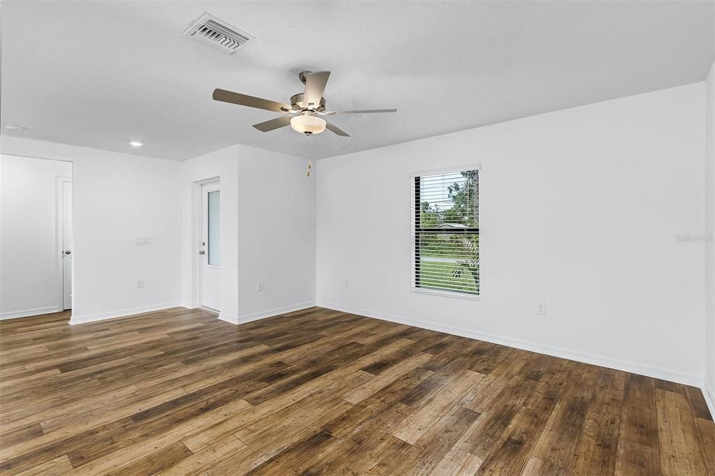 For Sale: $314,900 (3 beds, 2 baths, 1461 Square Feet)