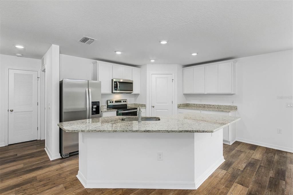 For Sale: $314,900 (3 beds, 2 baths, 1461 Square Feet)