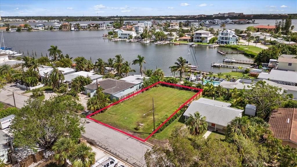 待售: $425,000 (0.14 acres)