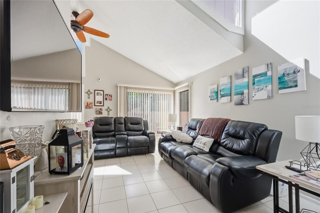 Activo con contrato: $270,000 (2 camas, 2 baños, 1136 Pies cuadrados)