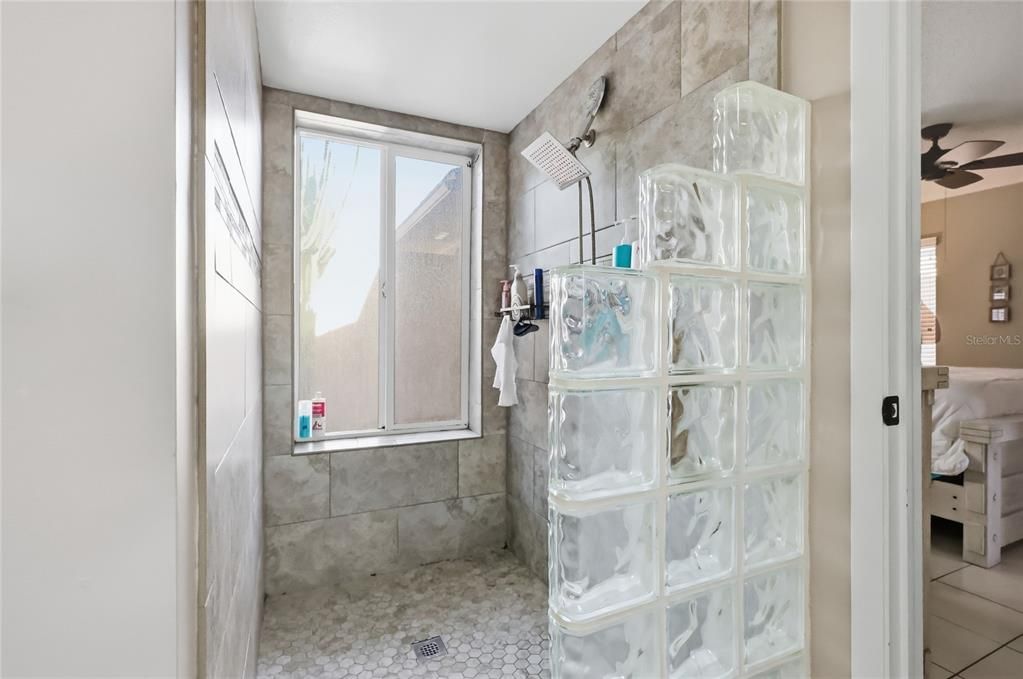 Activo con contrato: $270,000 (2 camas, 2 baños, 1136 Pies cuadrados)