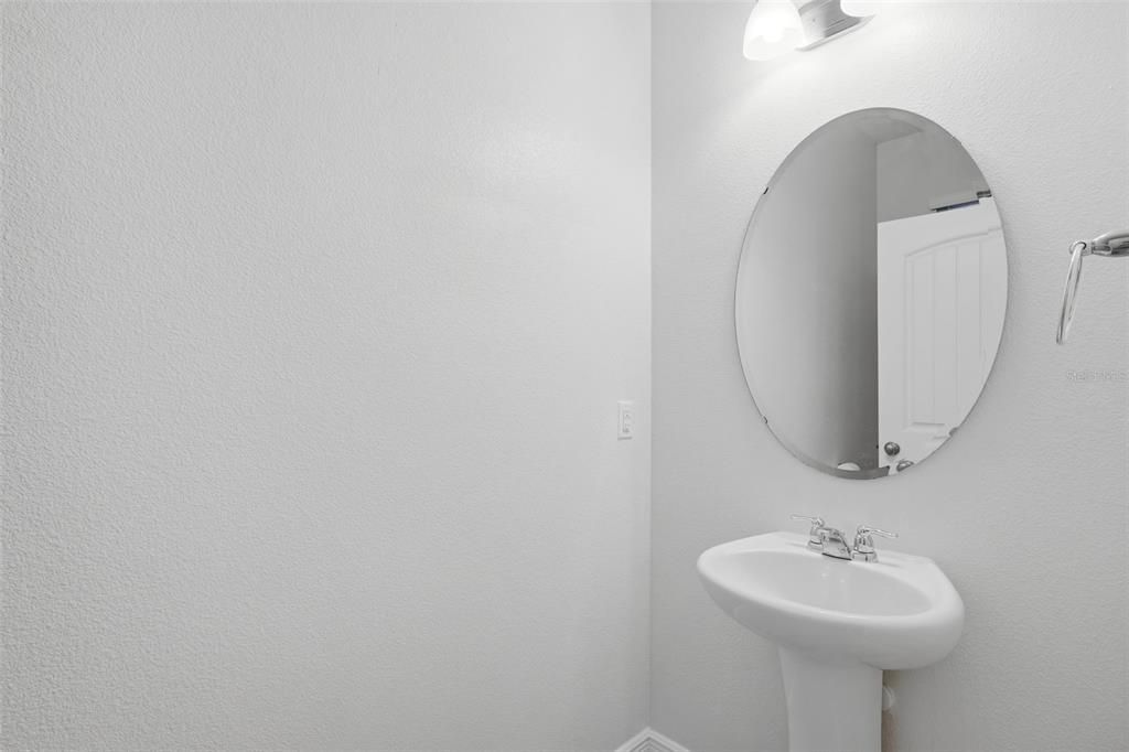 For Sale: $399,900 (4 beds, 2 baths, 2276 Square Feet)
